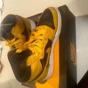 Retro high Jordan’s 
Marina blue, banned red ,pollens. Size 5.5 used $100 each